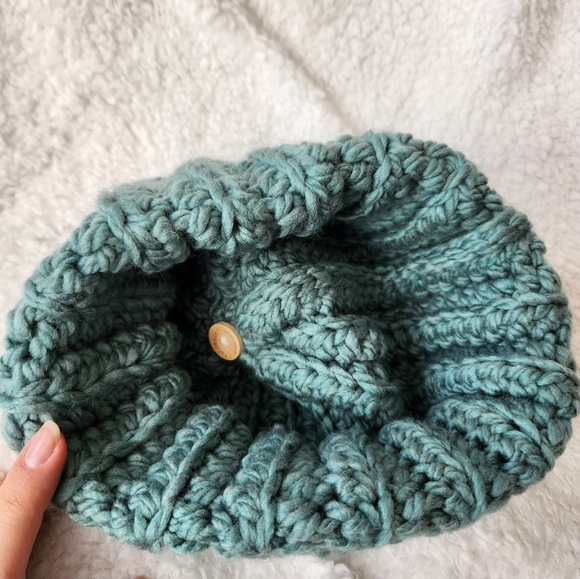 Winter toques/ hats ‼️ (3/$25) - Picture 6 of 10